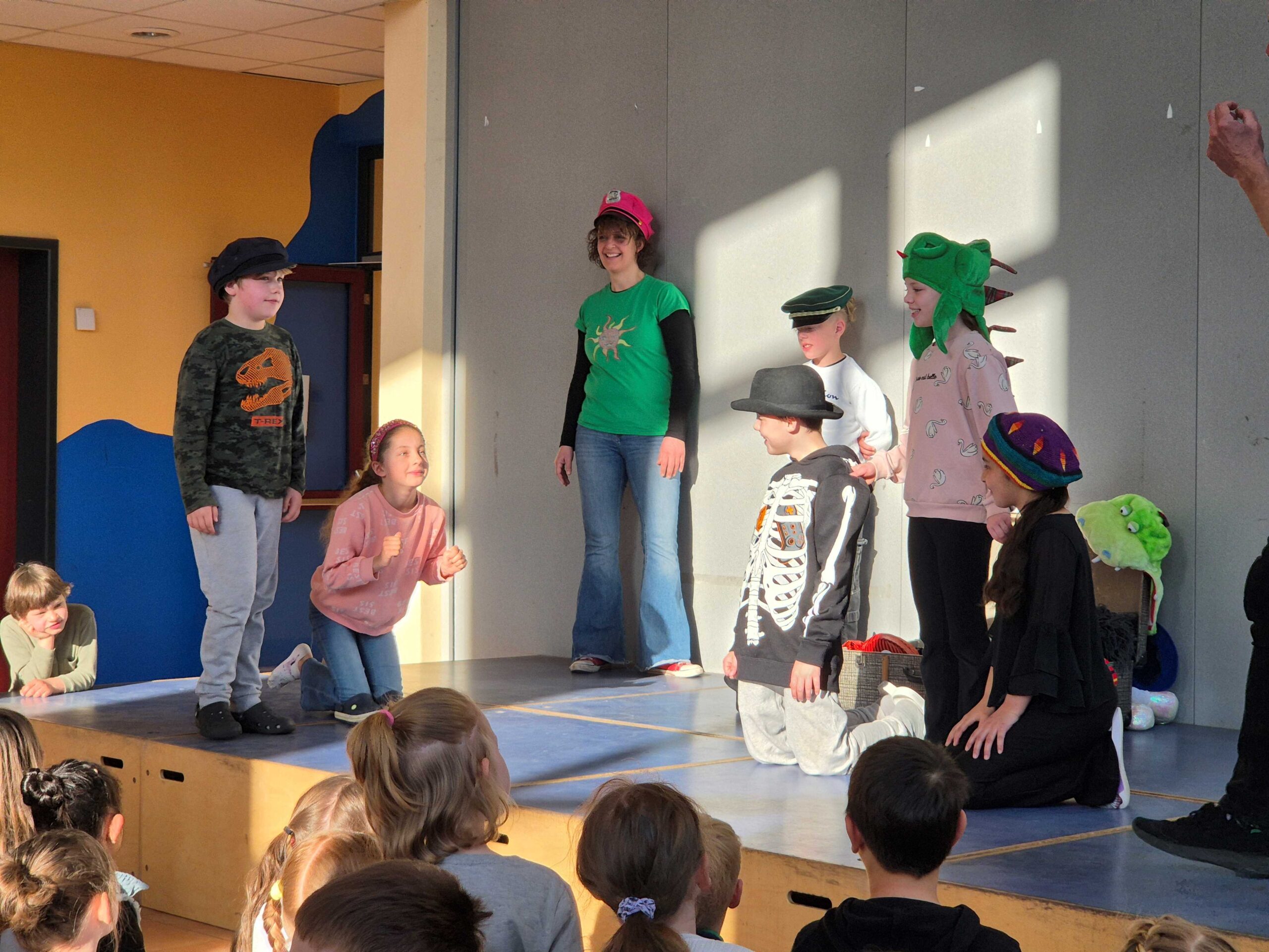 Improtheater Spek Spek zu Besuch an unserer Schule: Ein Morgen voller Lachen und Kreativität!
