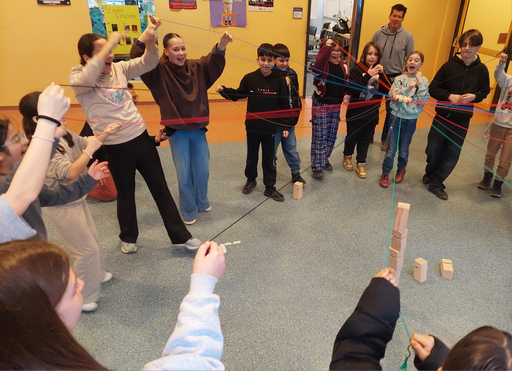 Coole kids in der Stufe 2 – Zeichen von Gemeinschaft, Respekt und gegenseitigem Verständnis